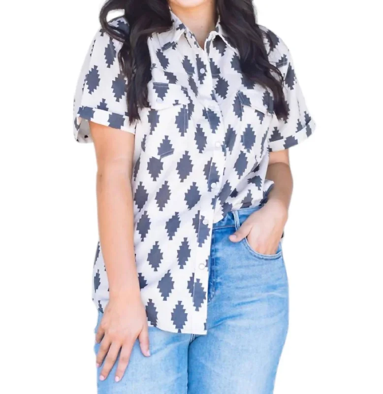 Corrales Pearl Snap Shirt In Black/white Dive Into Trendy Styles